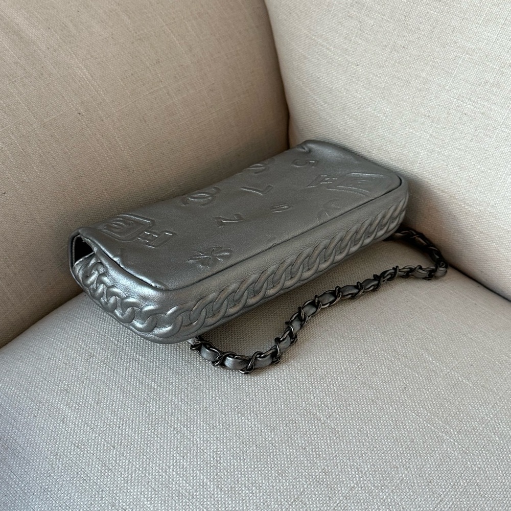 CHANEL Silver Quilted Shoulder Bag - Picture 4 of 10